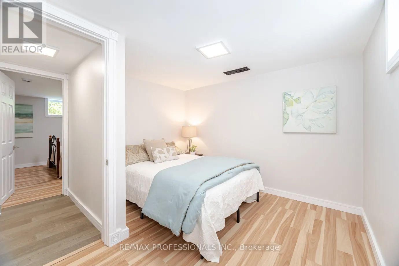 39 OLD OAK ROAD Image 32
