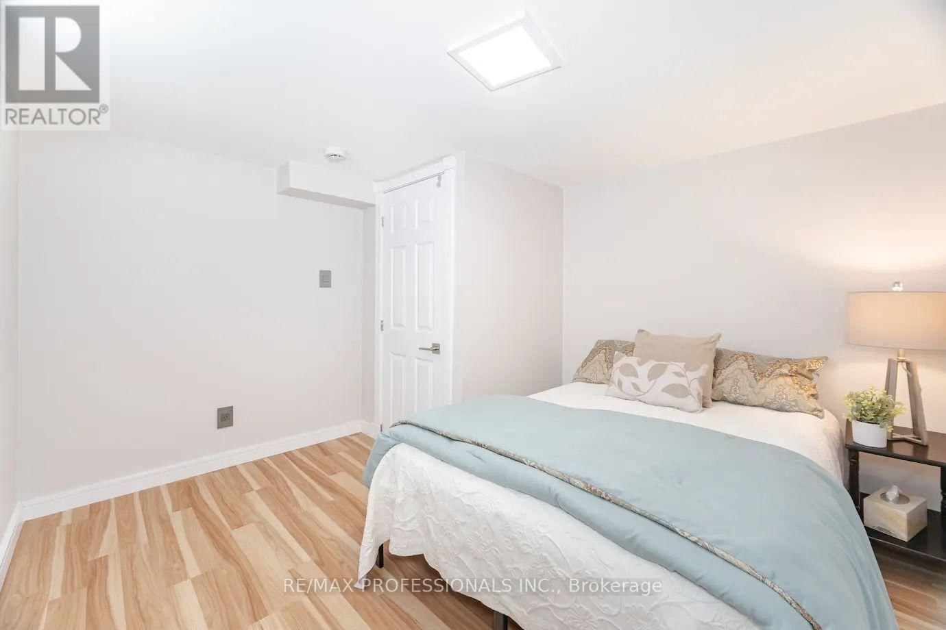39 OLD OAK ROAD Image 33