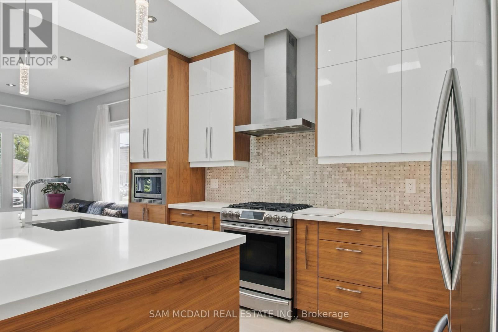 1050 CAVEN STREET Image 10