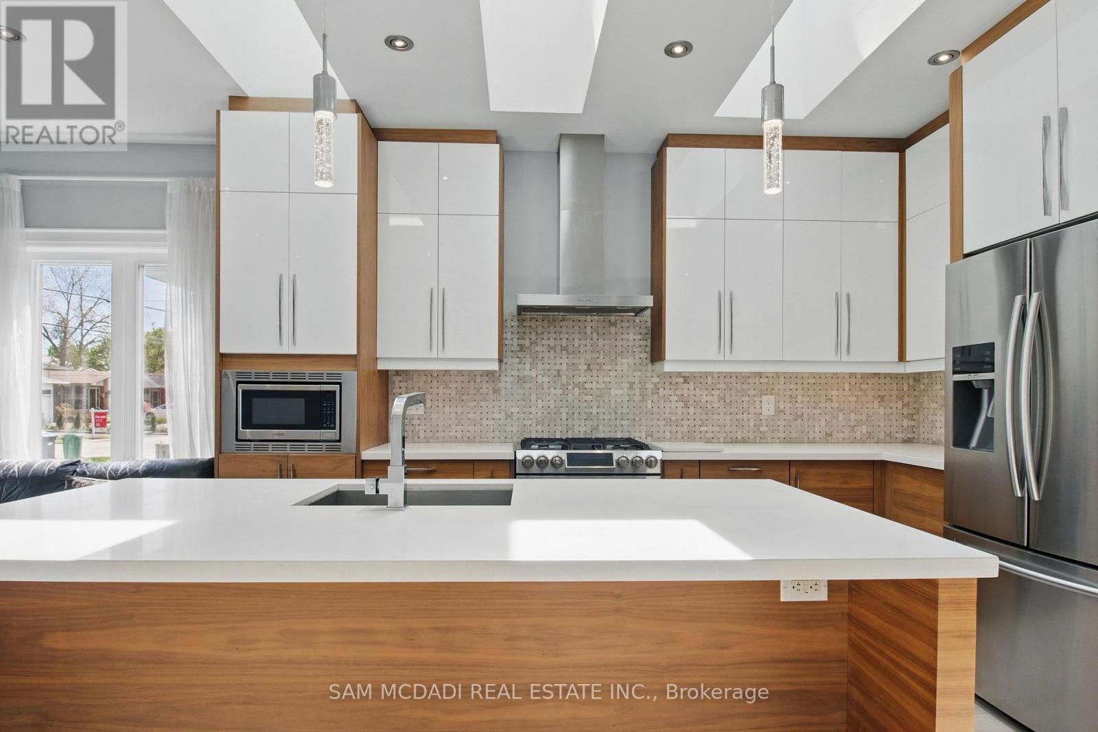 1050 CAVEN STREET Image 11