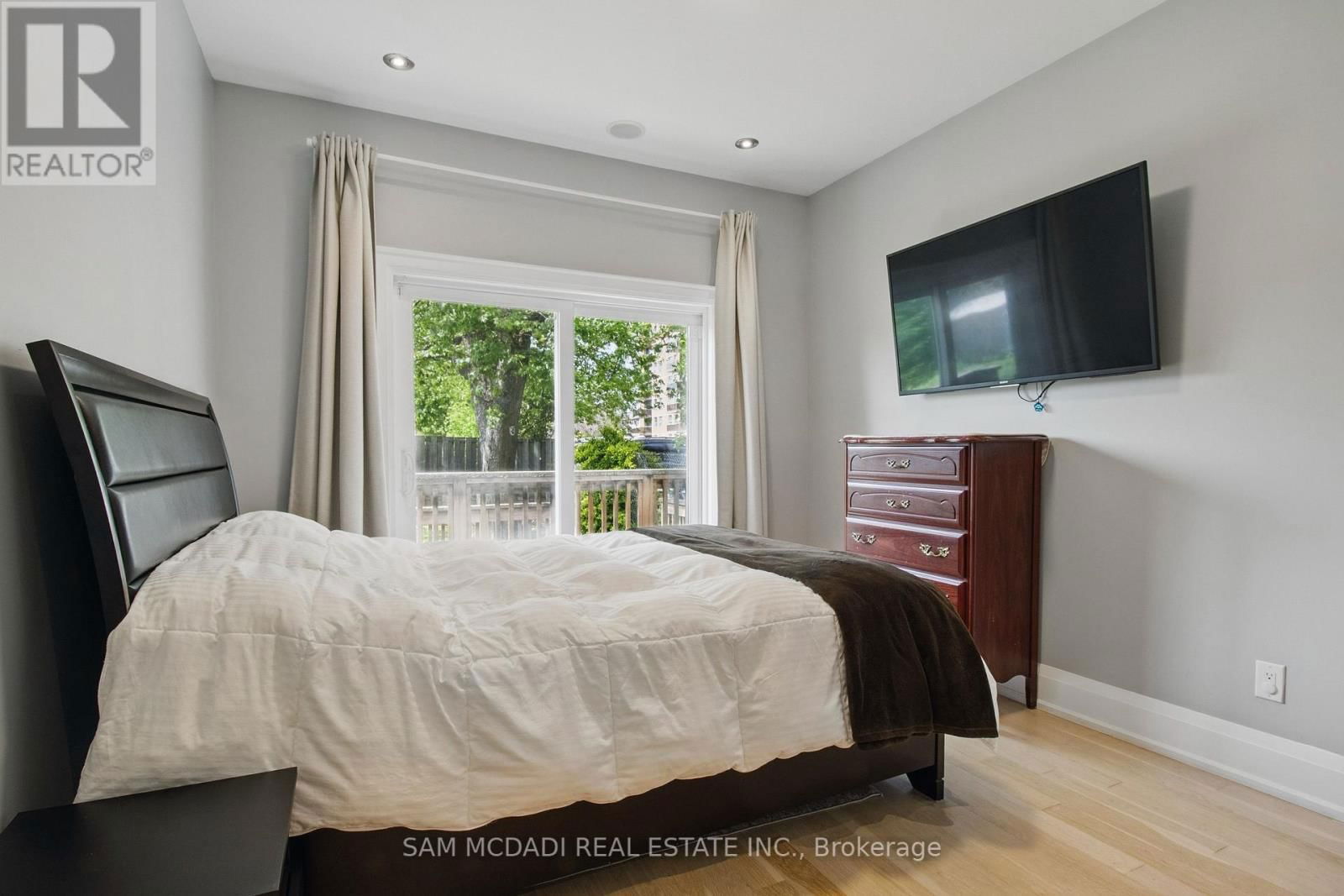 1050 CAVEN STREET Image 13