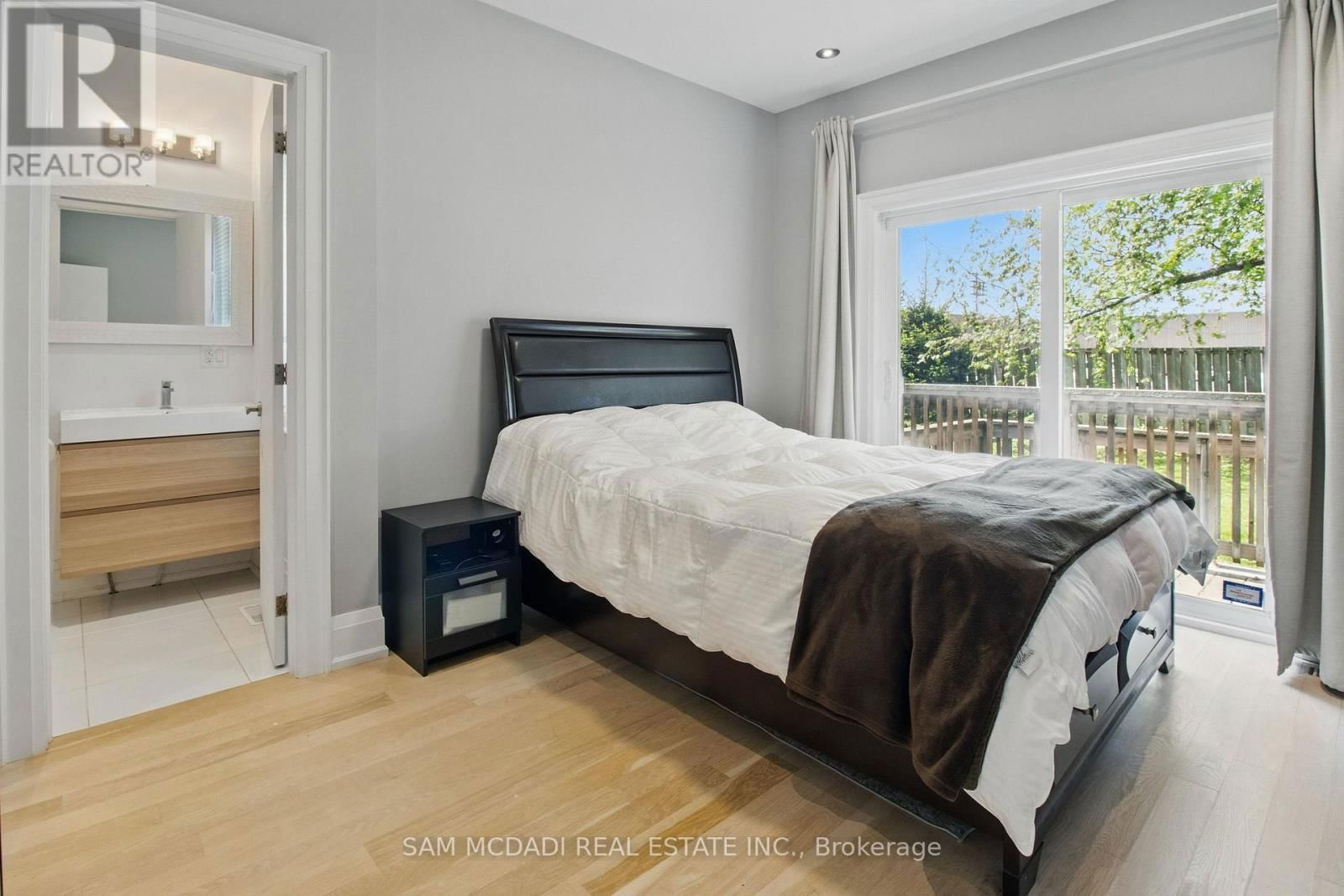 1050 CAVEN STREET Image 14
