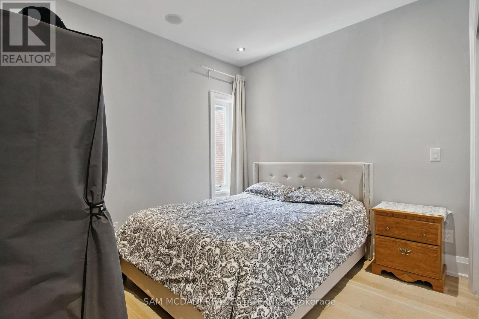 1050 CAVEN STREET Image 17