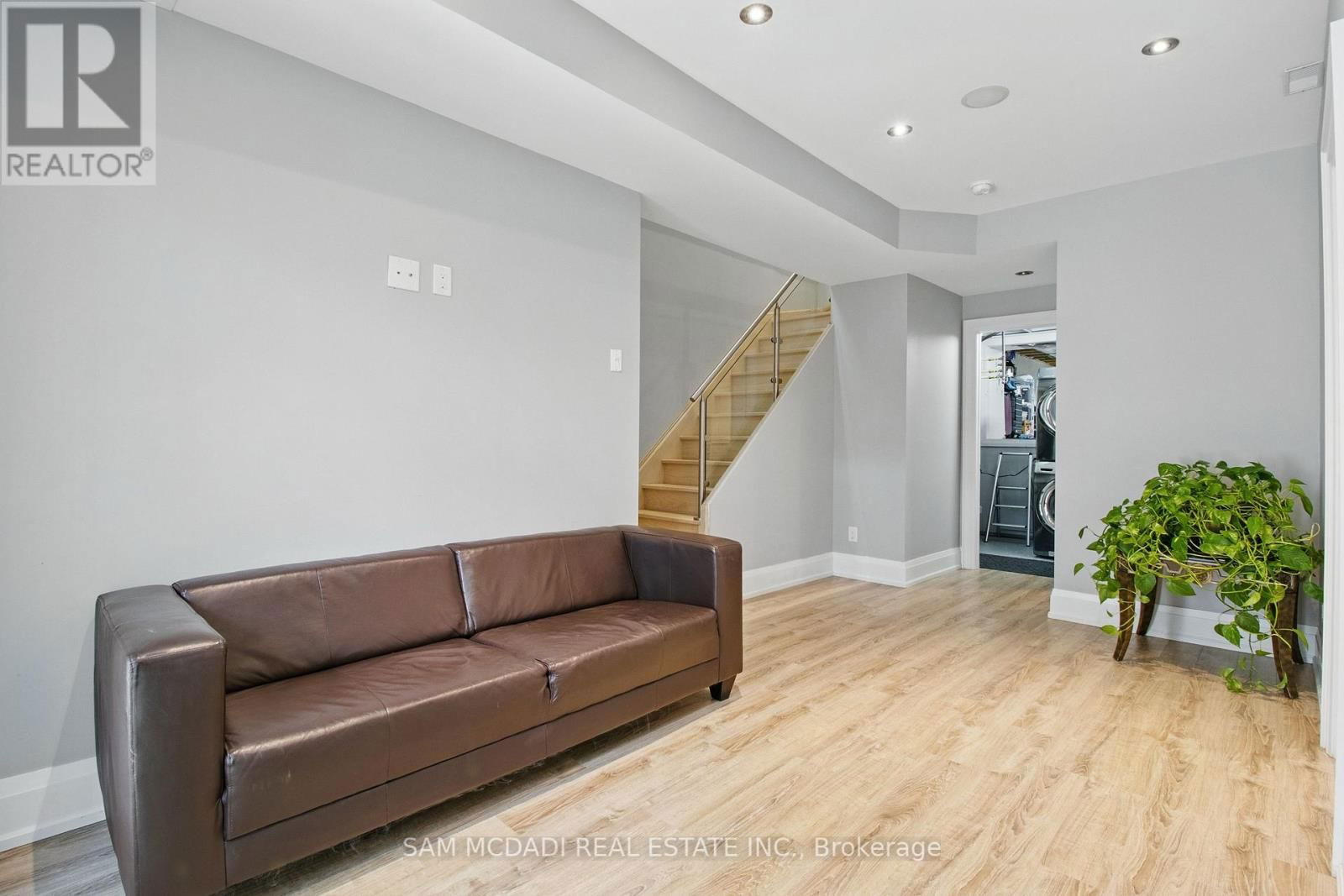 1050 CAVEN STREET Image 22