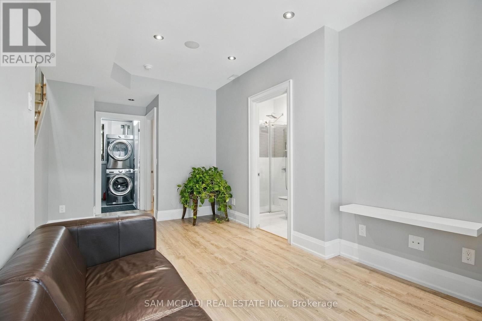 1050 CAVEN STREET Image 23