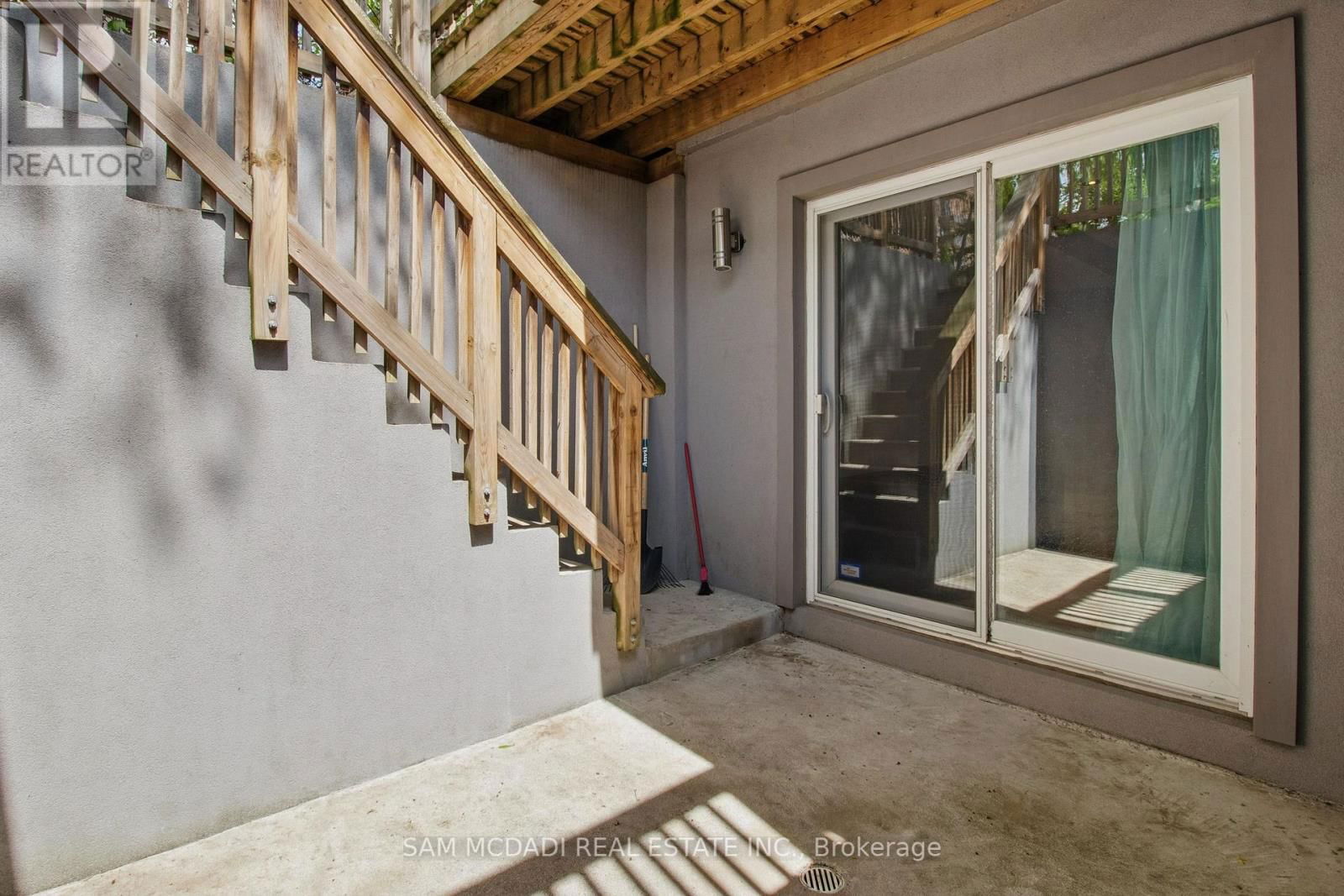 1050 CAVEN STREET Image 31