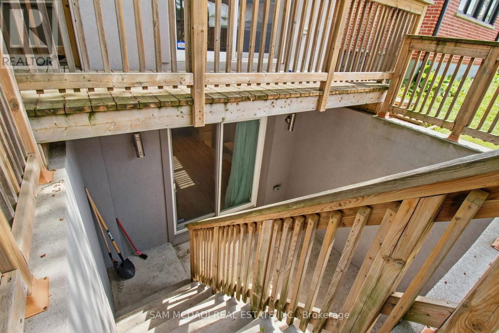 1050 CAVEN STREET Image 32