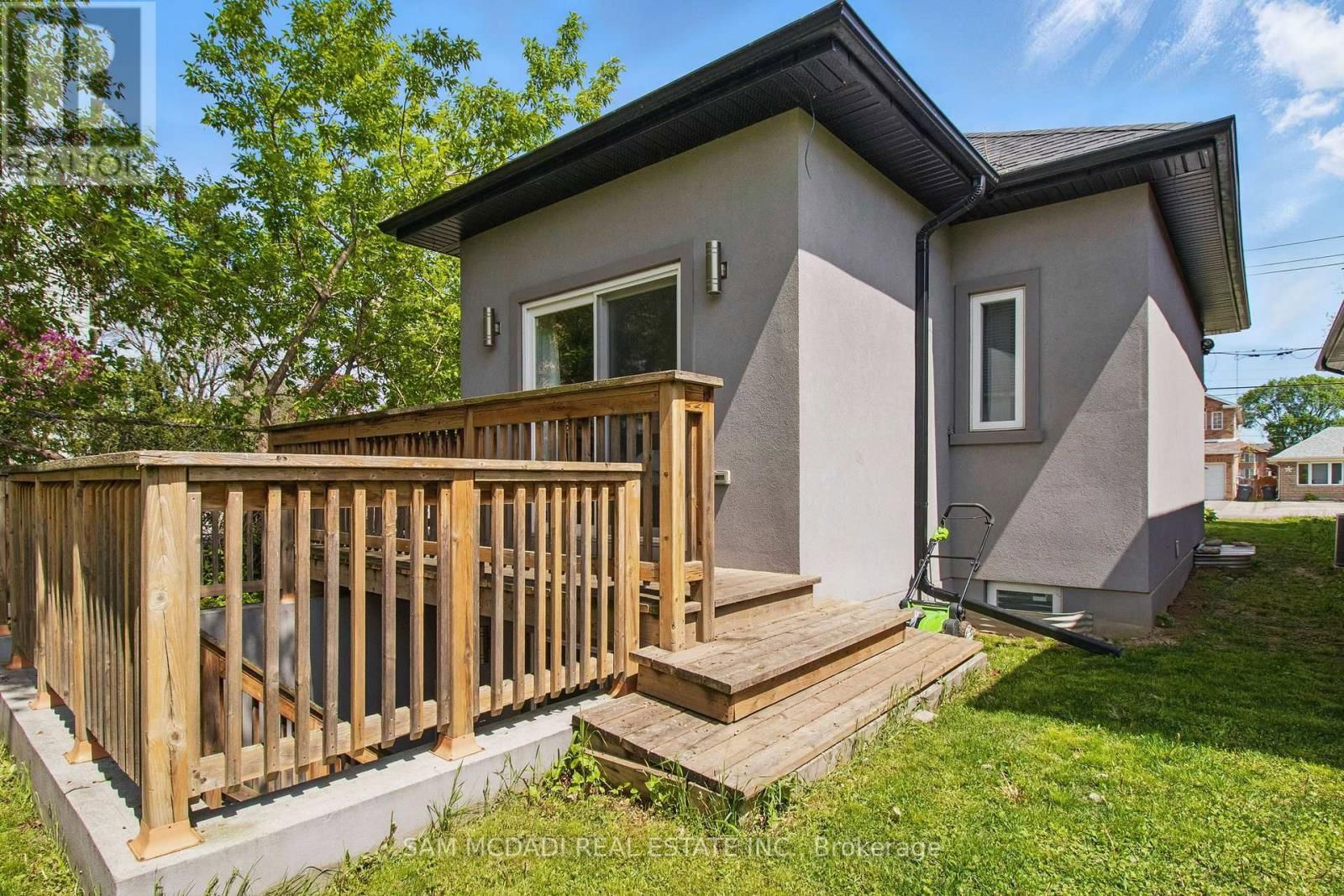 1050 CAVEN STREET Image 33