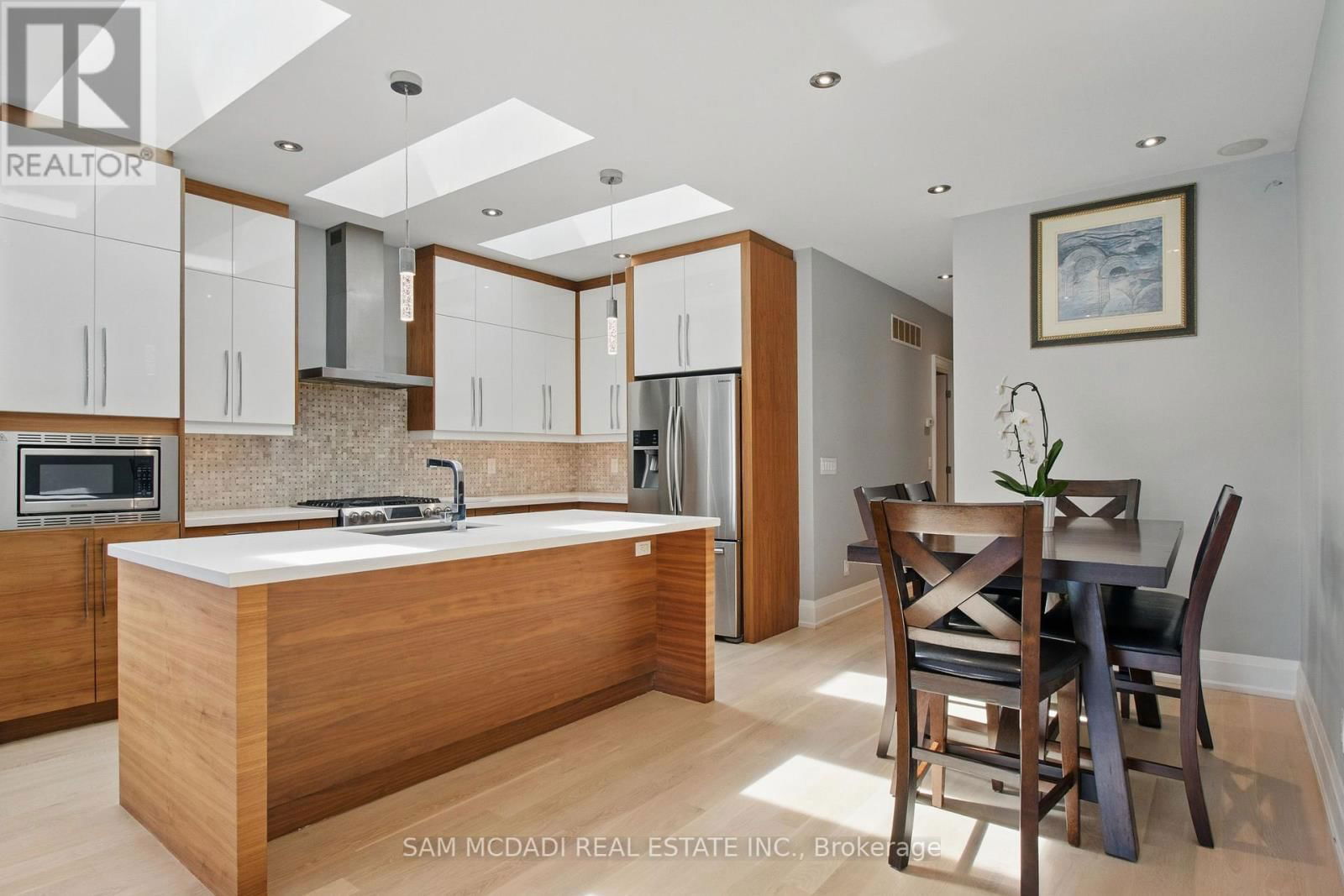 1050 CAVEN STREET Image 8