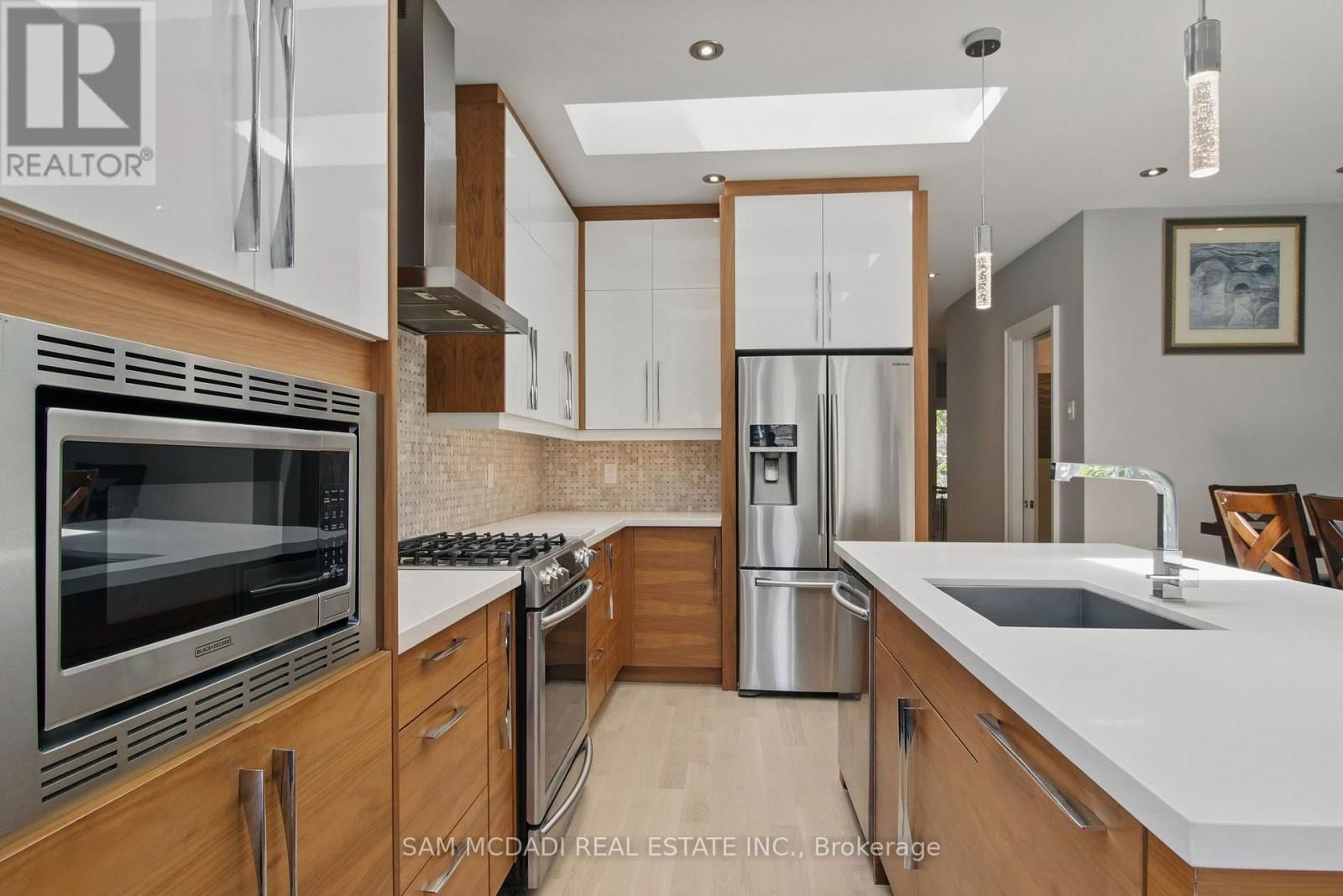 1050 CAVEN STREET Image 9