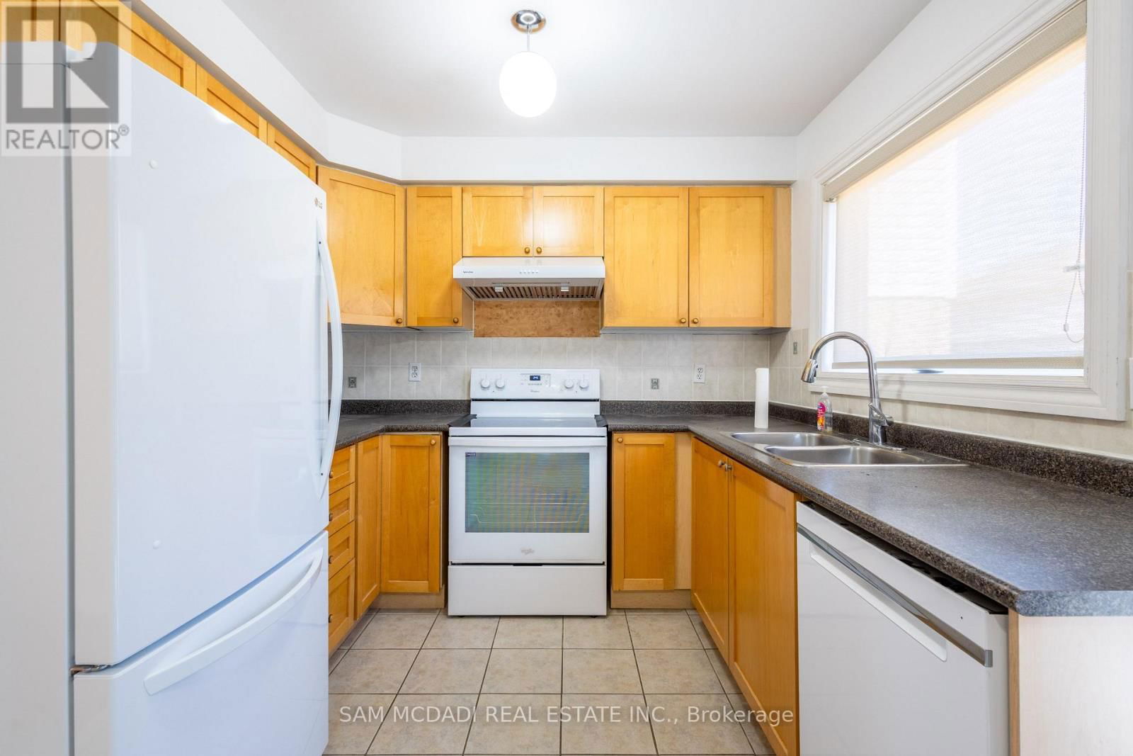 Upper - 45 SPRINGHURST AVENUE Image 10