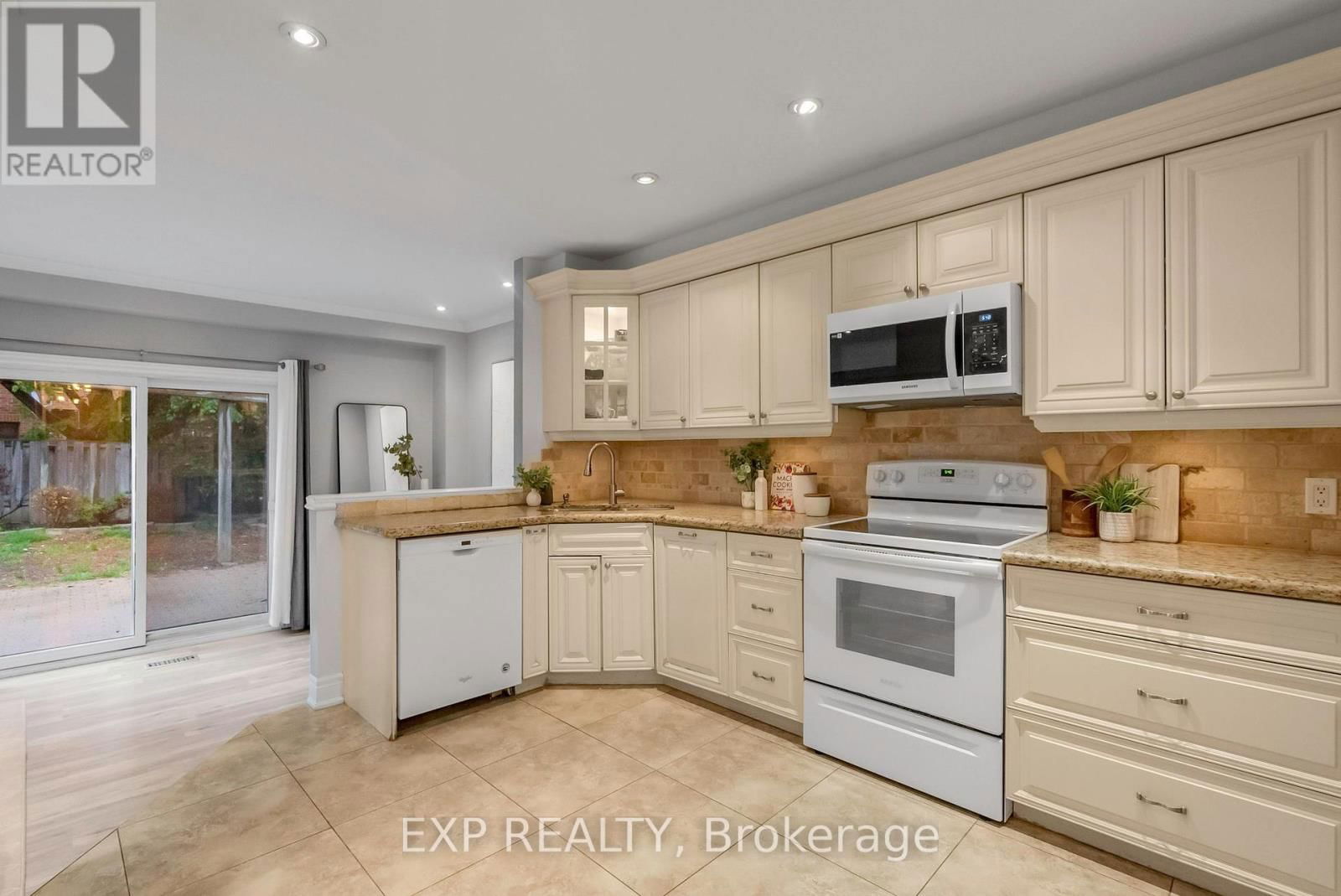 4315 BACCHUS CRESCENT Image 11