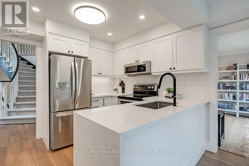 2101 GROSVENOR STREET Image 10