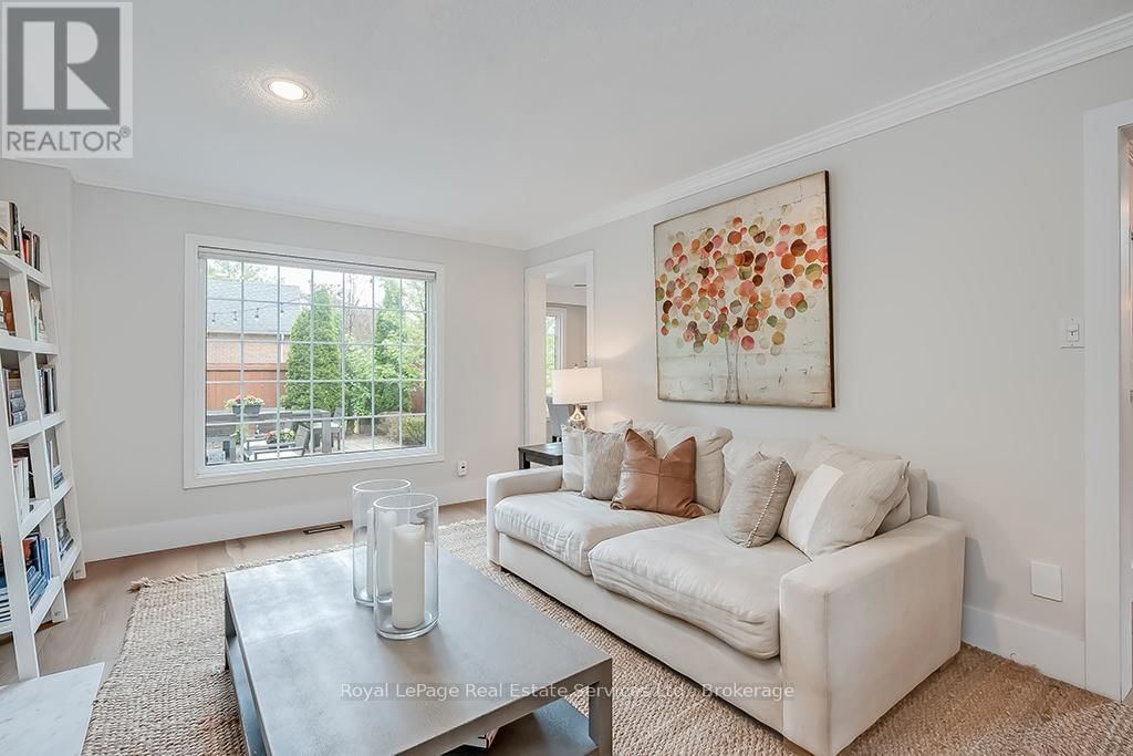 2101 GROSVENOR STREET Image 18