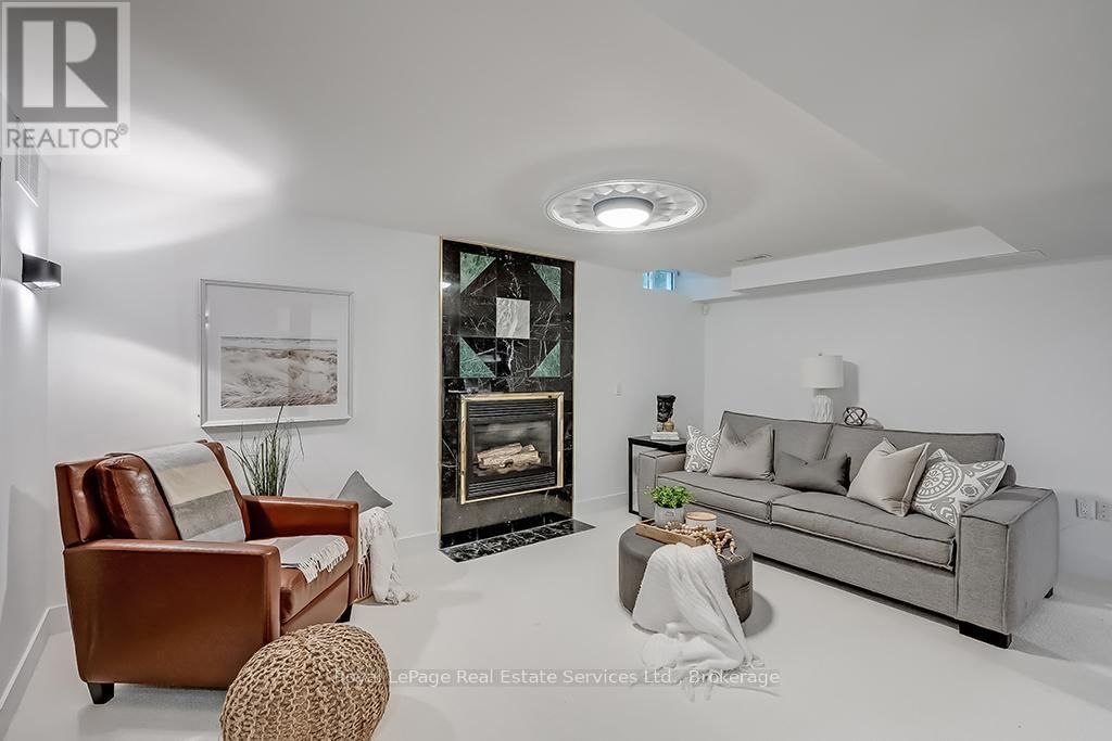 2101 GROSVENOR STREET Image 36