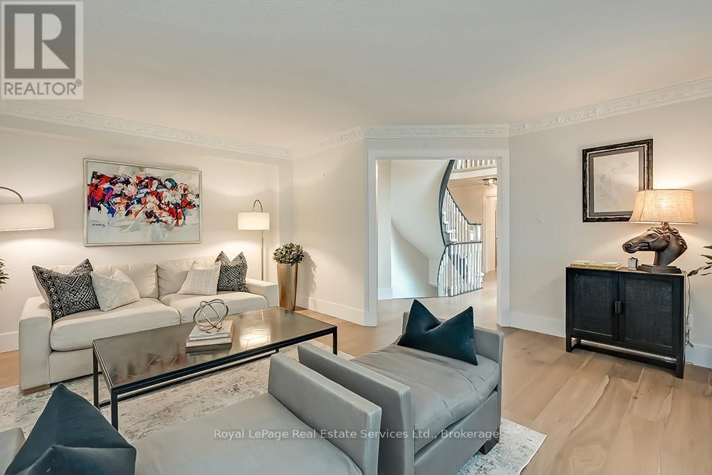 2101 GROSVENOR STREET Image 9