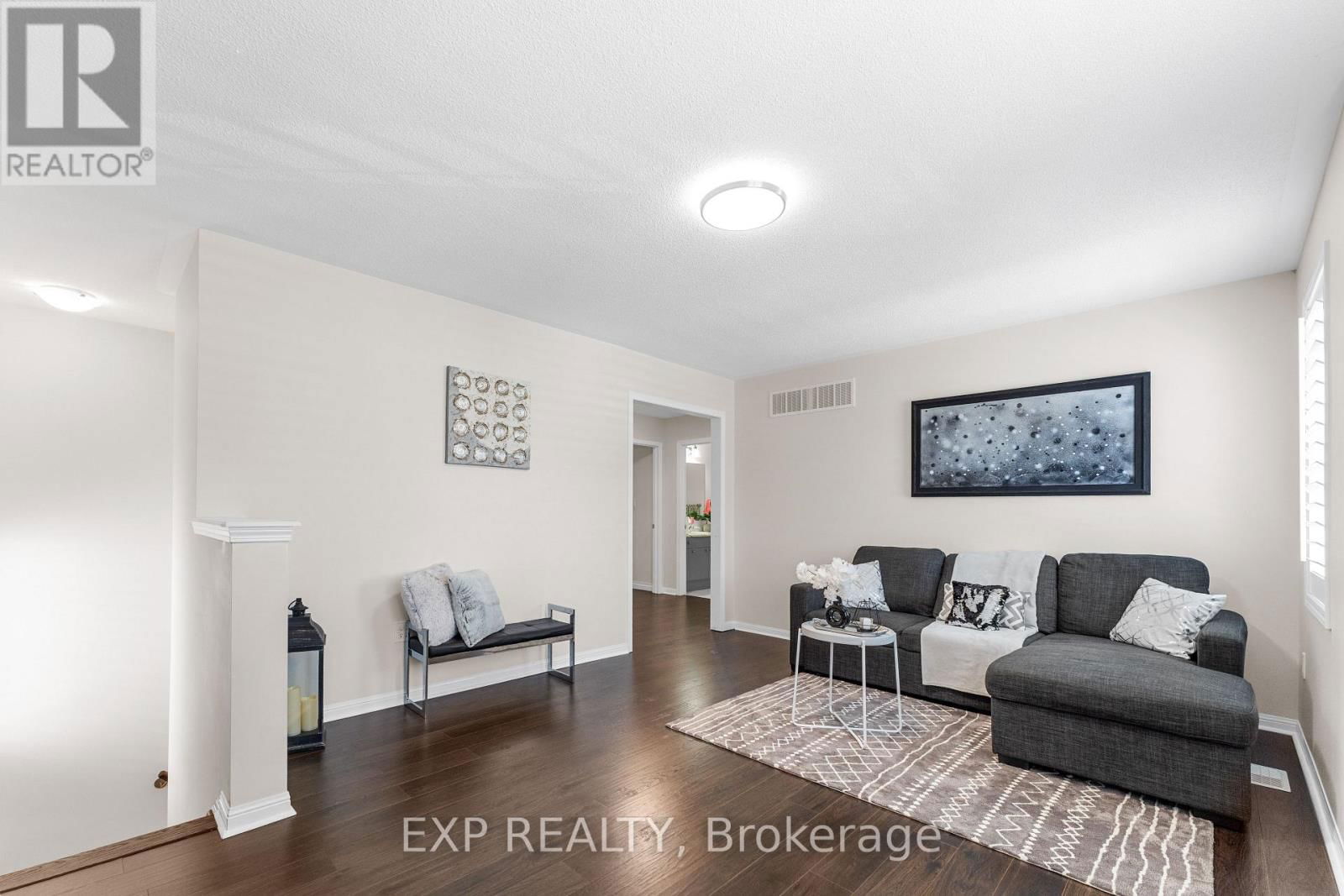 90 MCCLEAVE CRESCENT Image 21