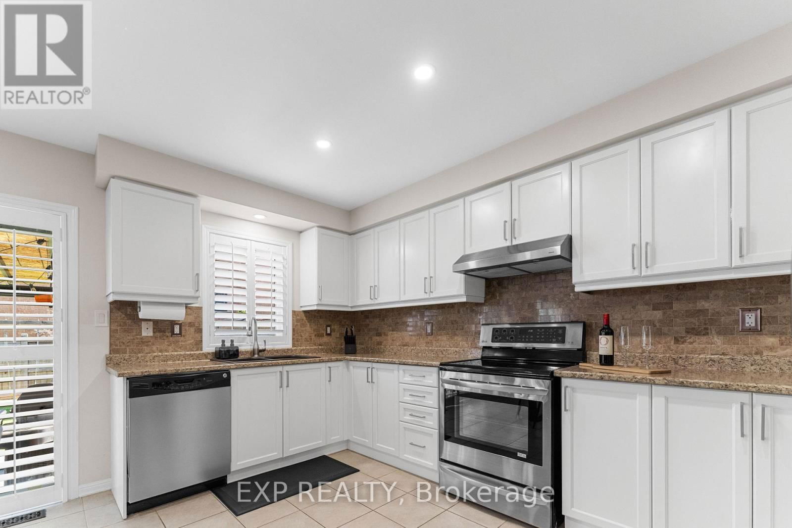 90 MCCLEAVE CRESCENT Image 32