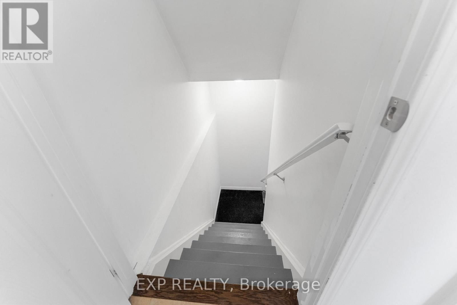 90 MCCLEAVE CRESCENT Image 33