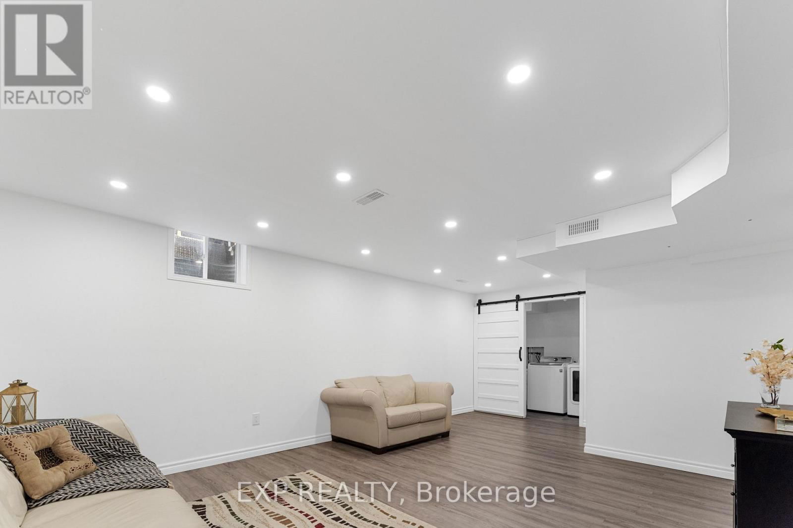 90 MCCLEAVE CRESCENT Image 34