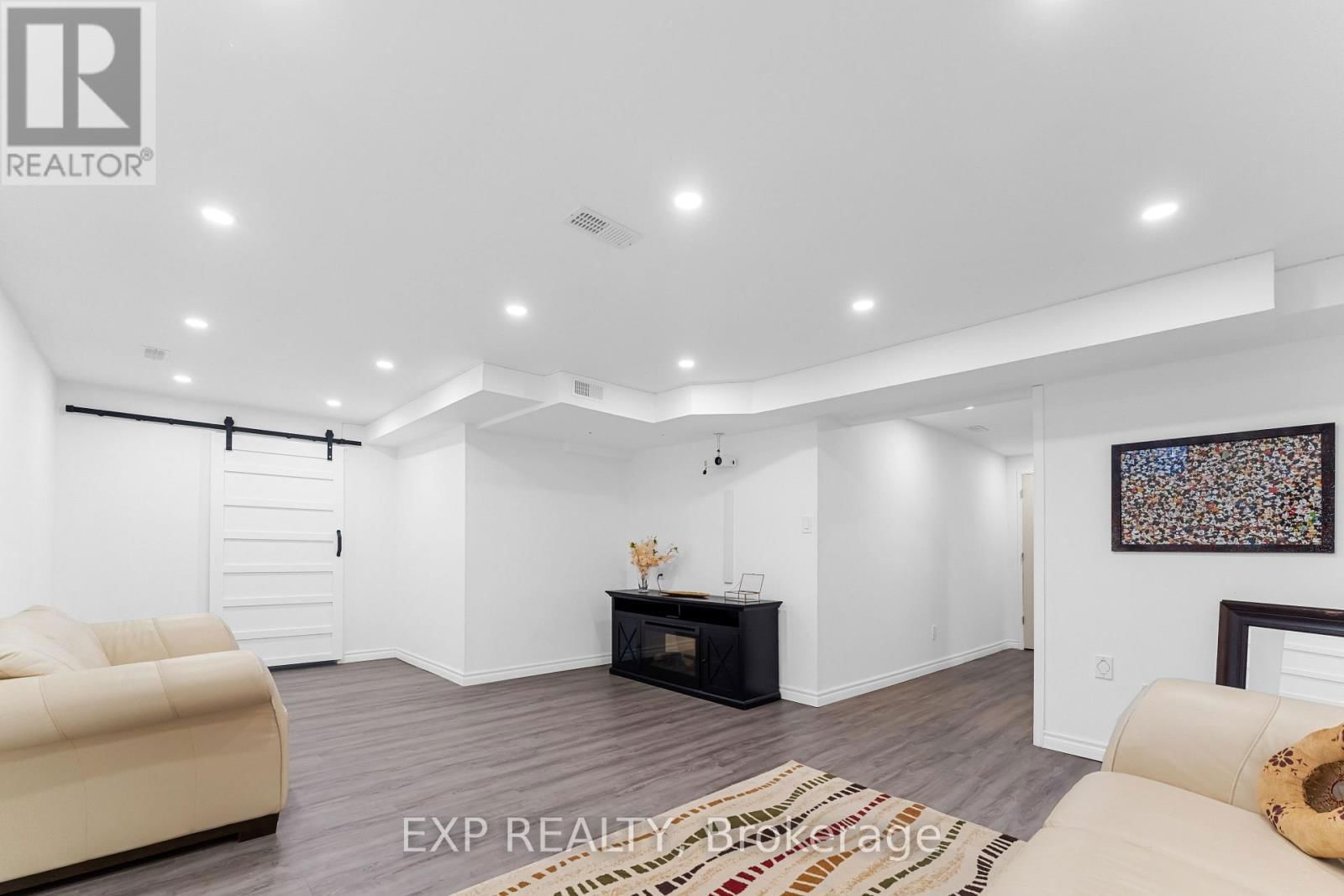 90 MCCLEAVE CRESCENT Image 37