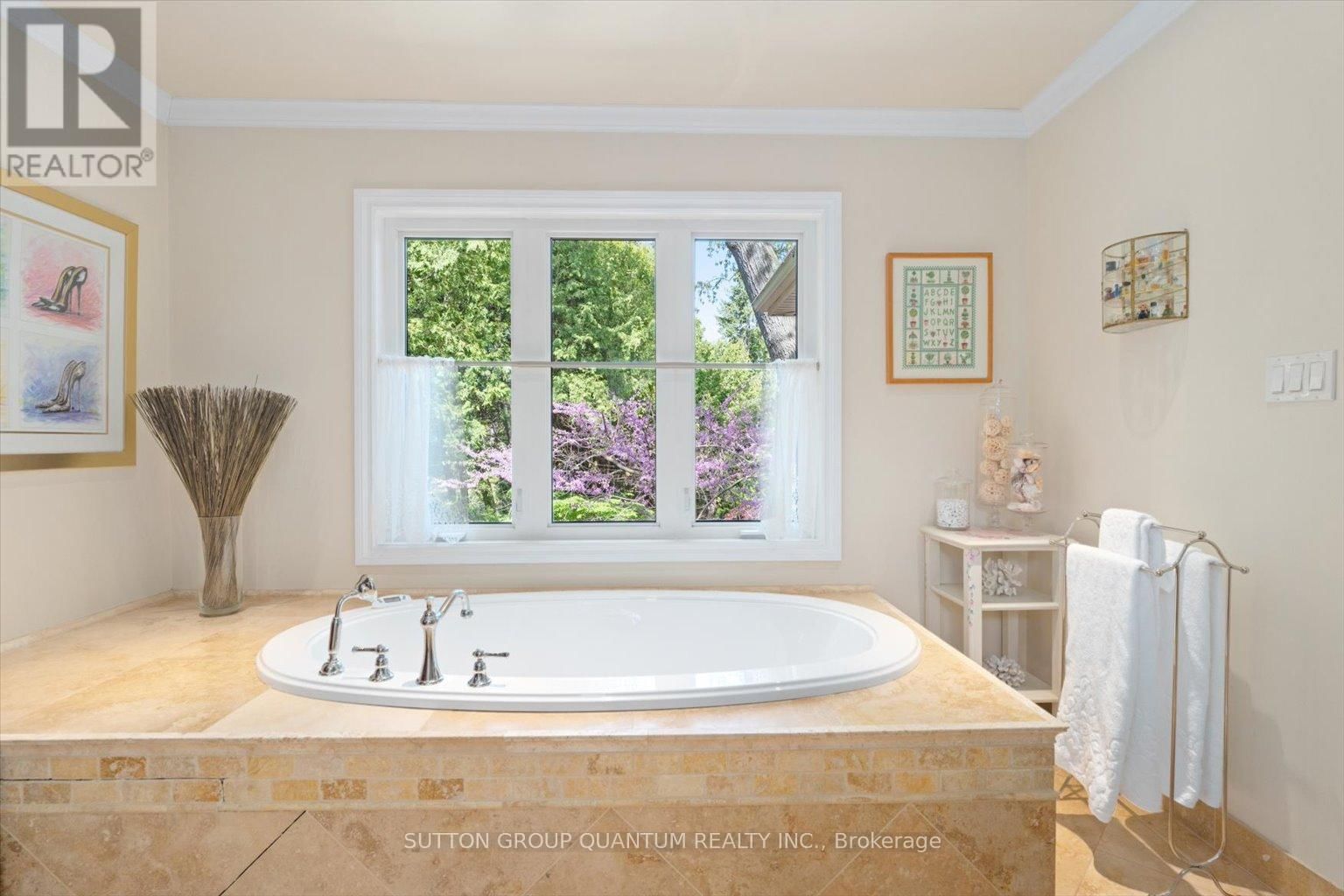 347 PINETREE WAY Image 25