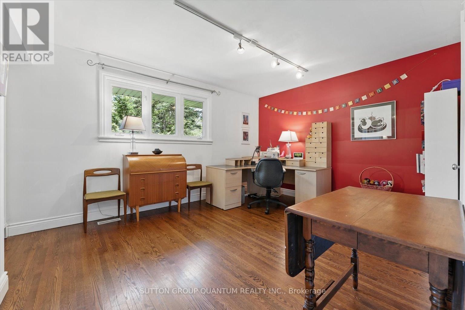 347 PINETREE WAY Image 34
