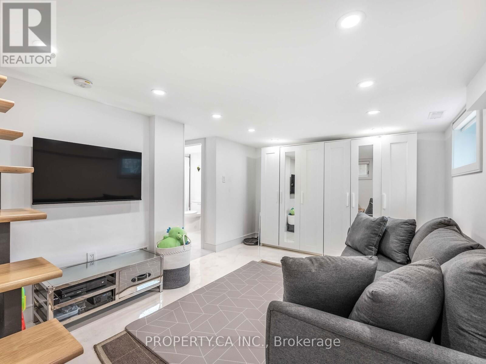 1526 DAVENPORT ROAD Image 19