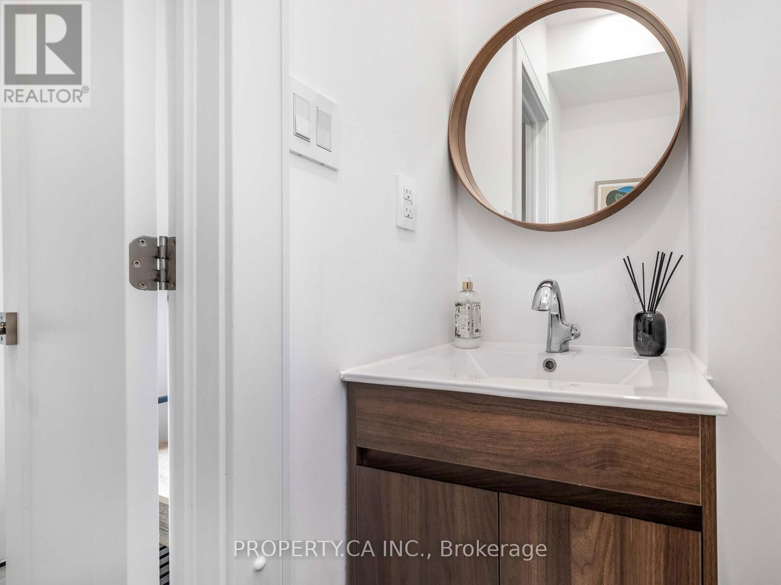 1526 DAVENPORT ROAD Image 8