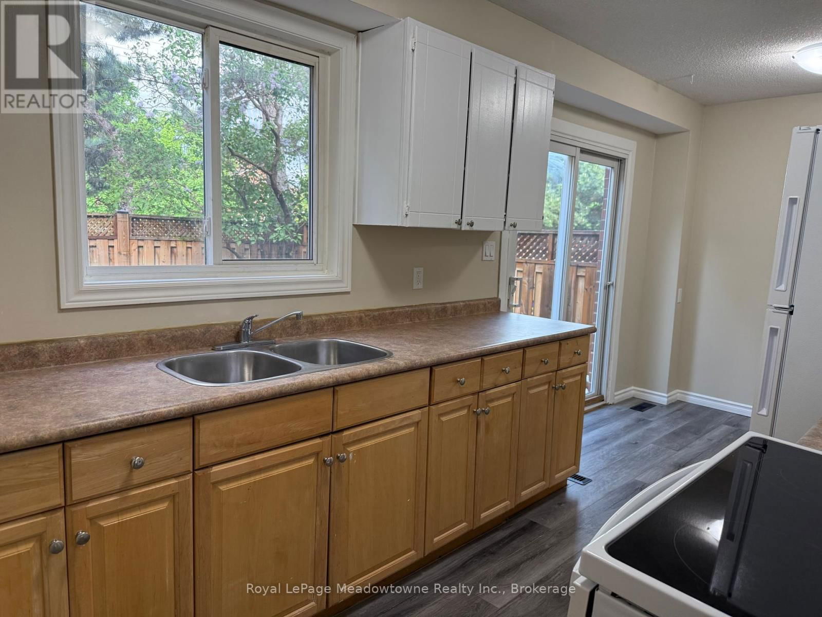 2 - 235 BRONTE STREET Image 10