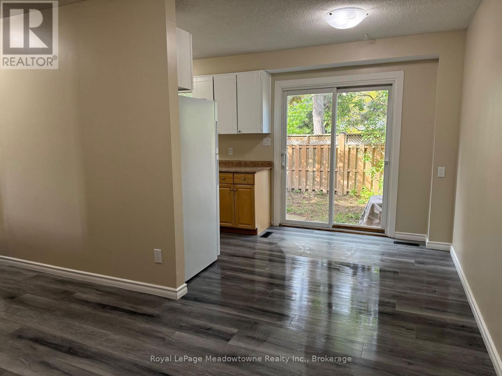 2 - 235 BRONTE STREET Image 12