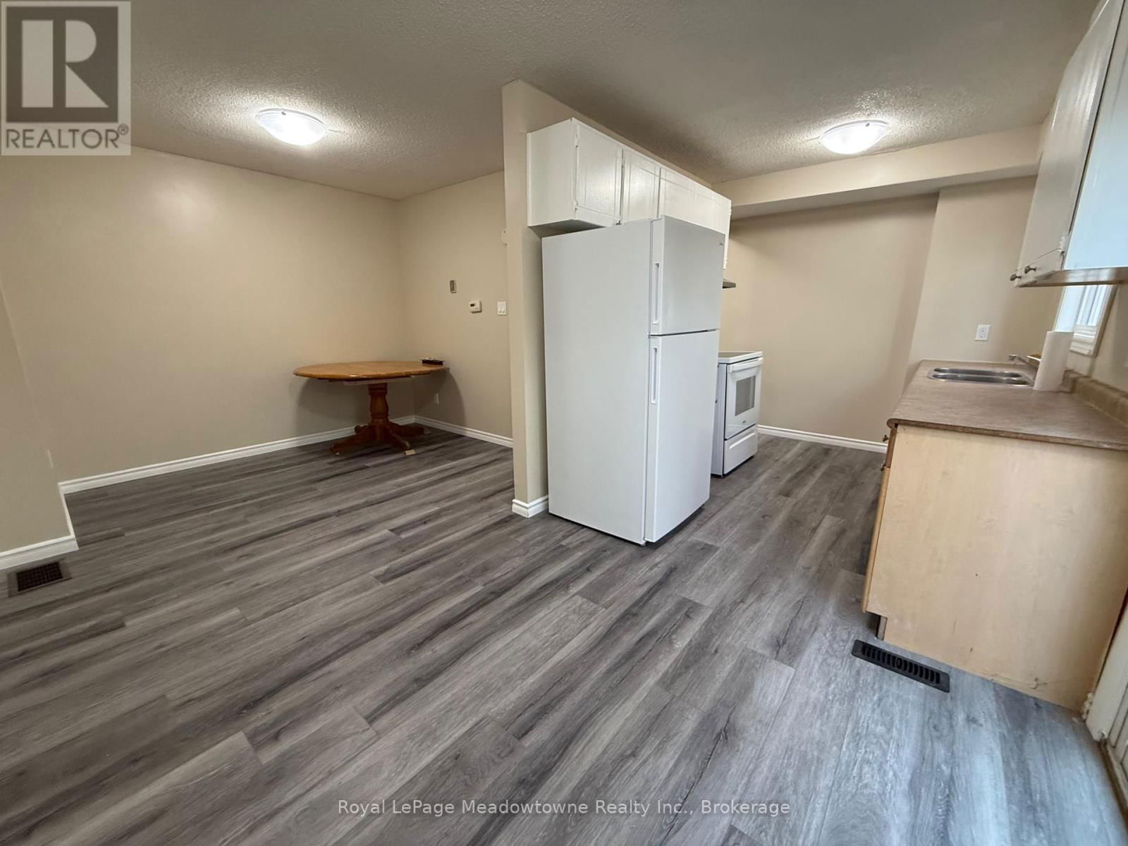 2 - 235 BRONTE STREET Image 14