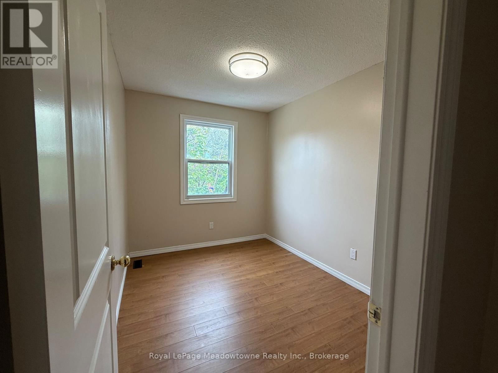 2 - 235 BRONTE STREET Image 8
