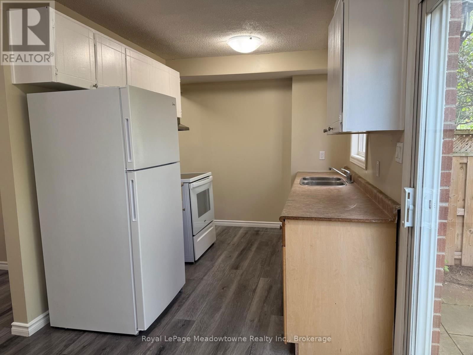 2 - 235 BRONTE STREET Image 9