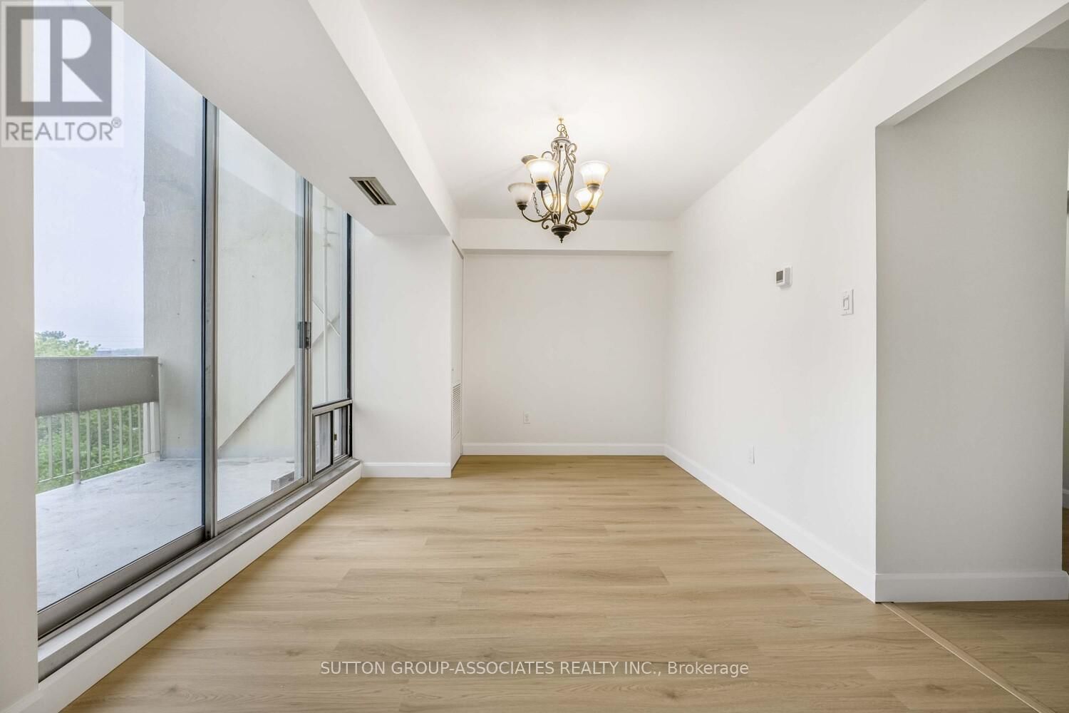 504 - 1300 MARLBOROUGH COURT Image 11
