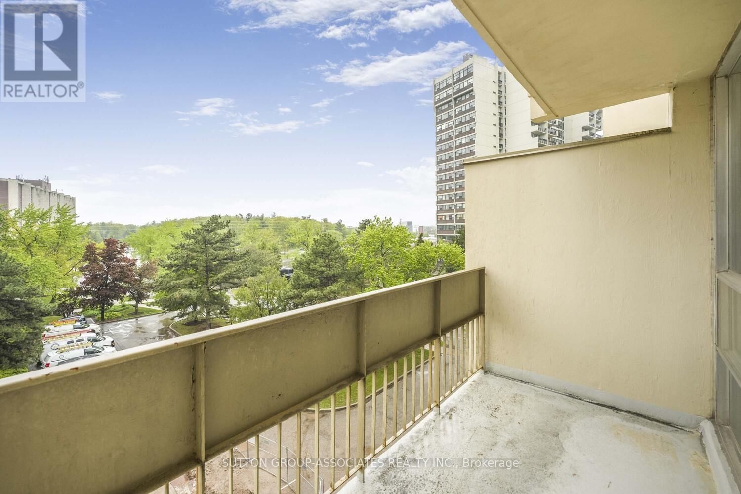 504 - 1300 MARLBOROUGH COURT Image 37