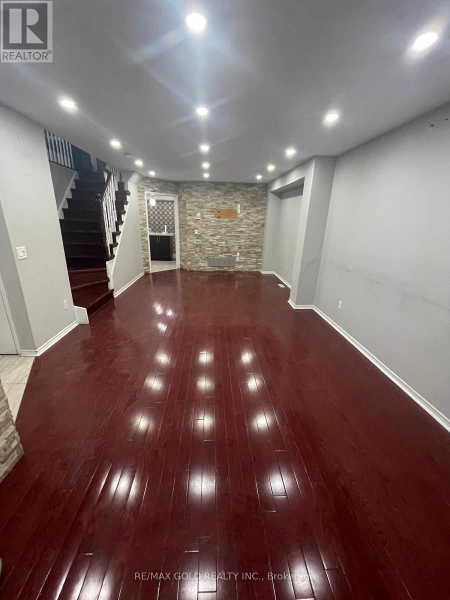 10 LOFTY PINES PLACE Image 1