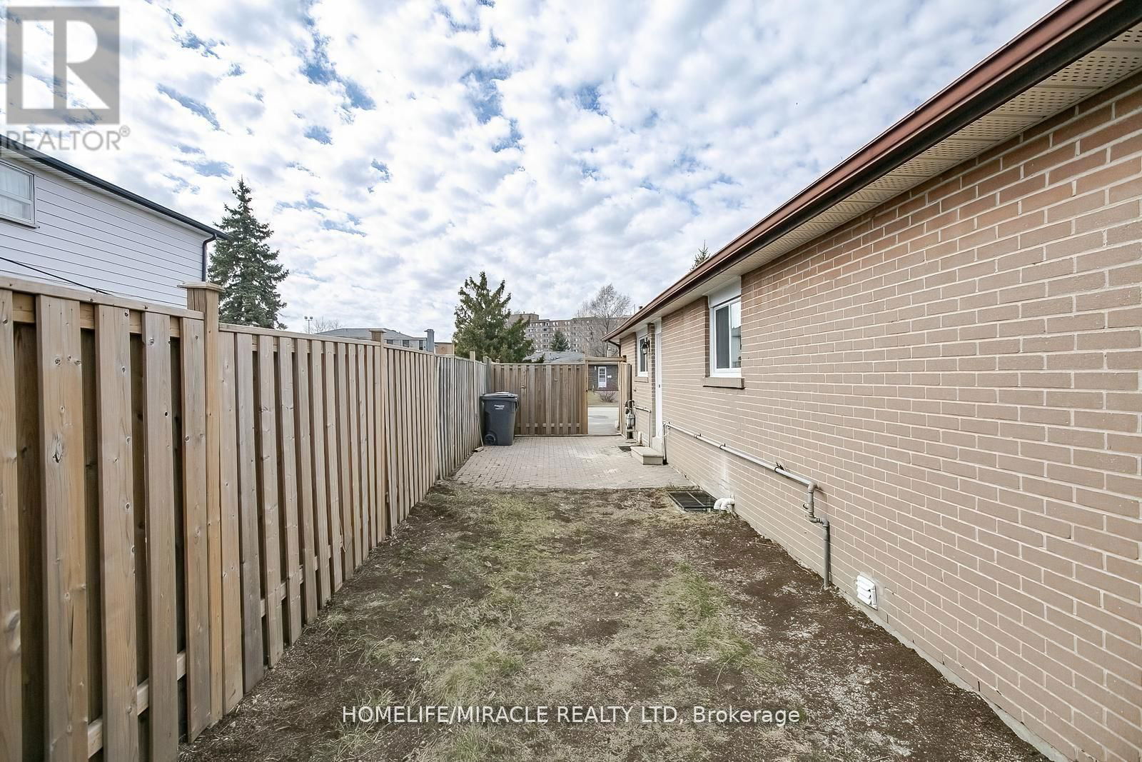 35 DEESIDE CRESCENT Image 40