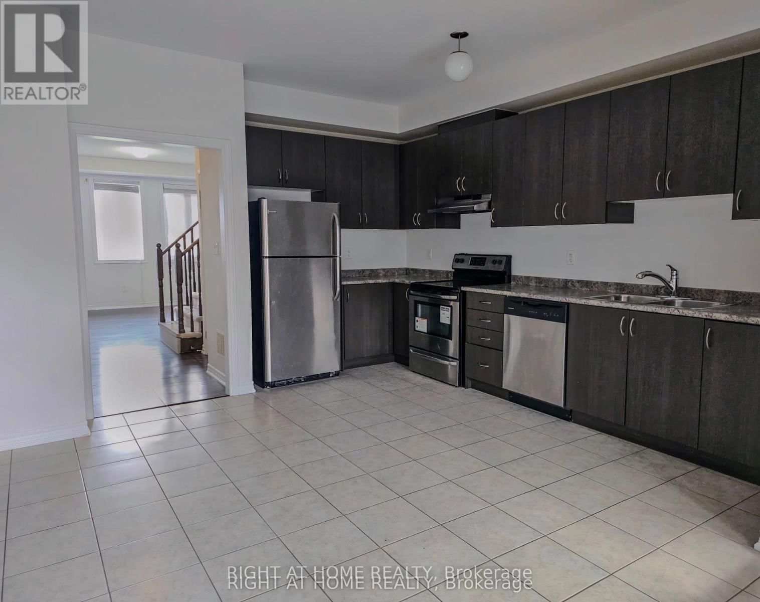 UPPER - 11 TELEGRAPH STREET Image 14