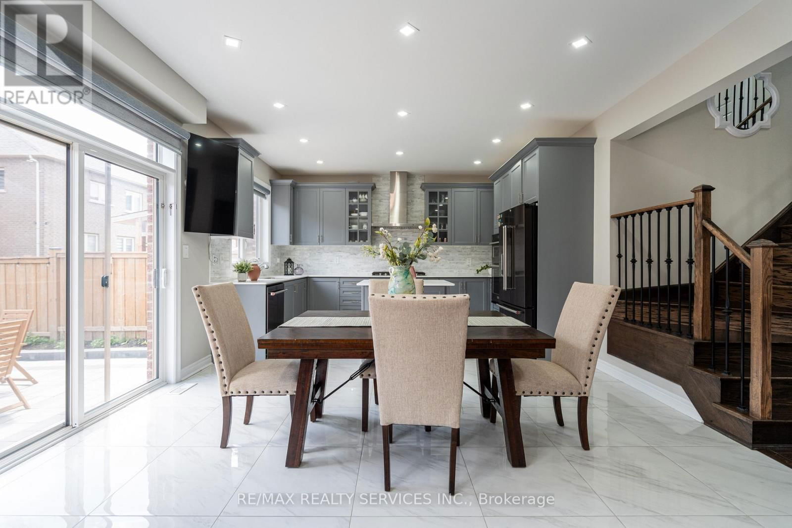 105 BENHURST CRESCENT Image 13