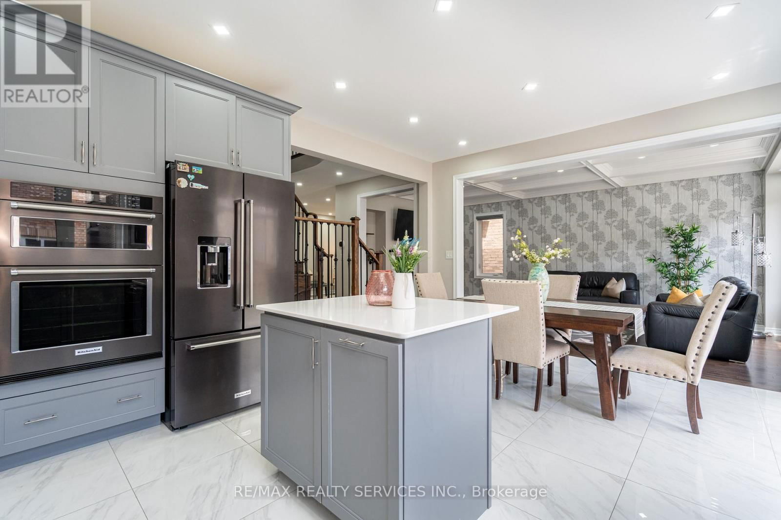 105 BENHURST CRESCENT Image 16