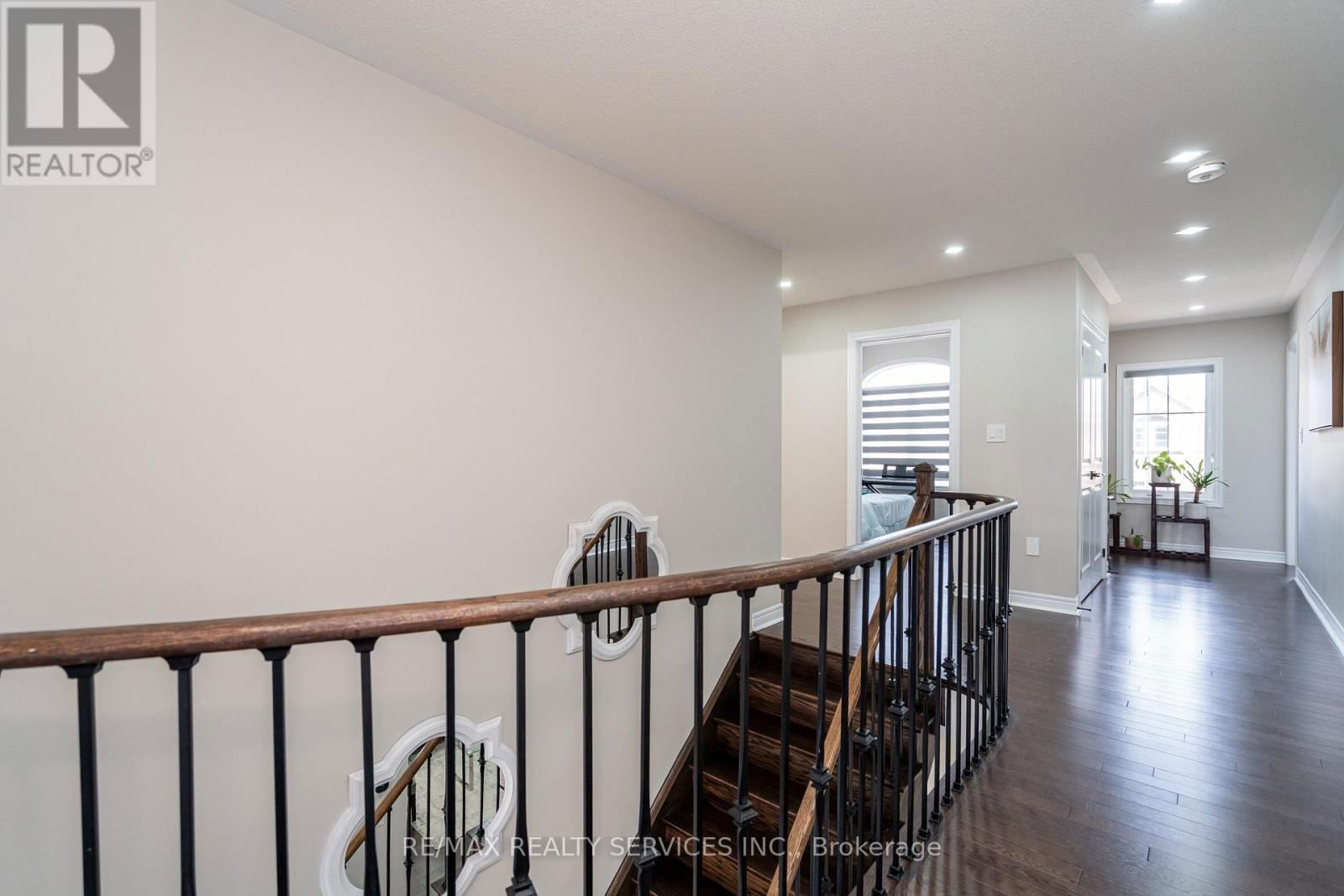 105 BENHURST CRESCENT Image 25