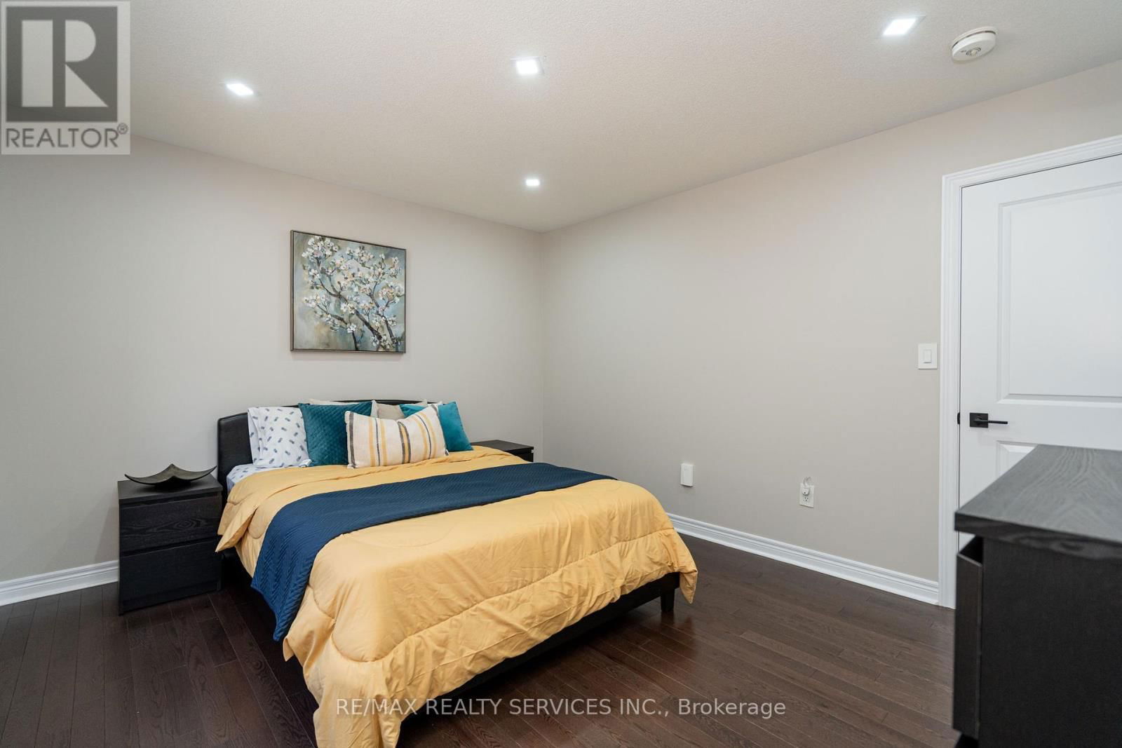 105 BENHURST CRESCENT Image 32