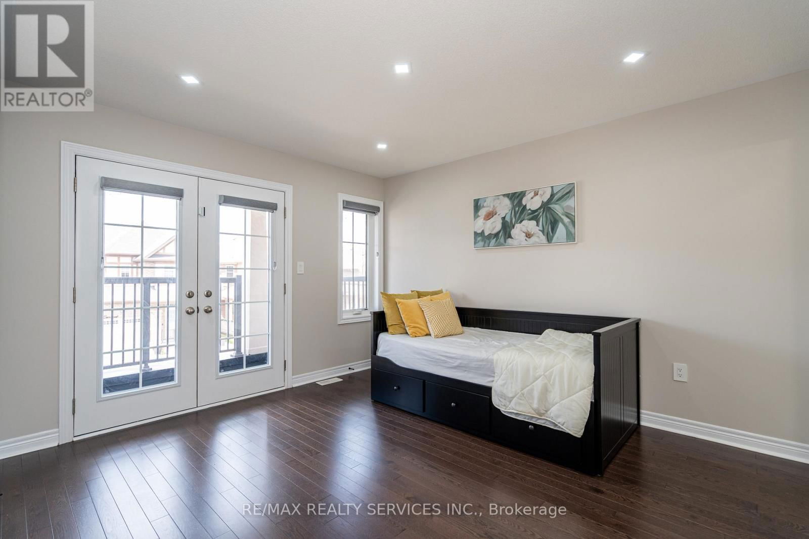 105 BENHURST CRESCENT Image 35