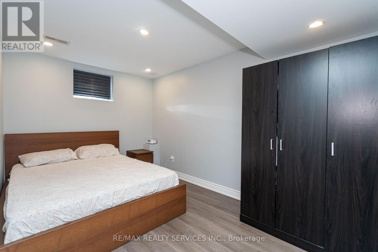 105 BENHURST CRESCENT Image 42