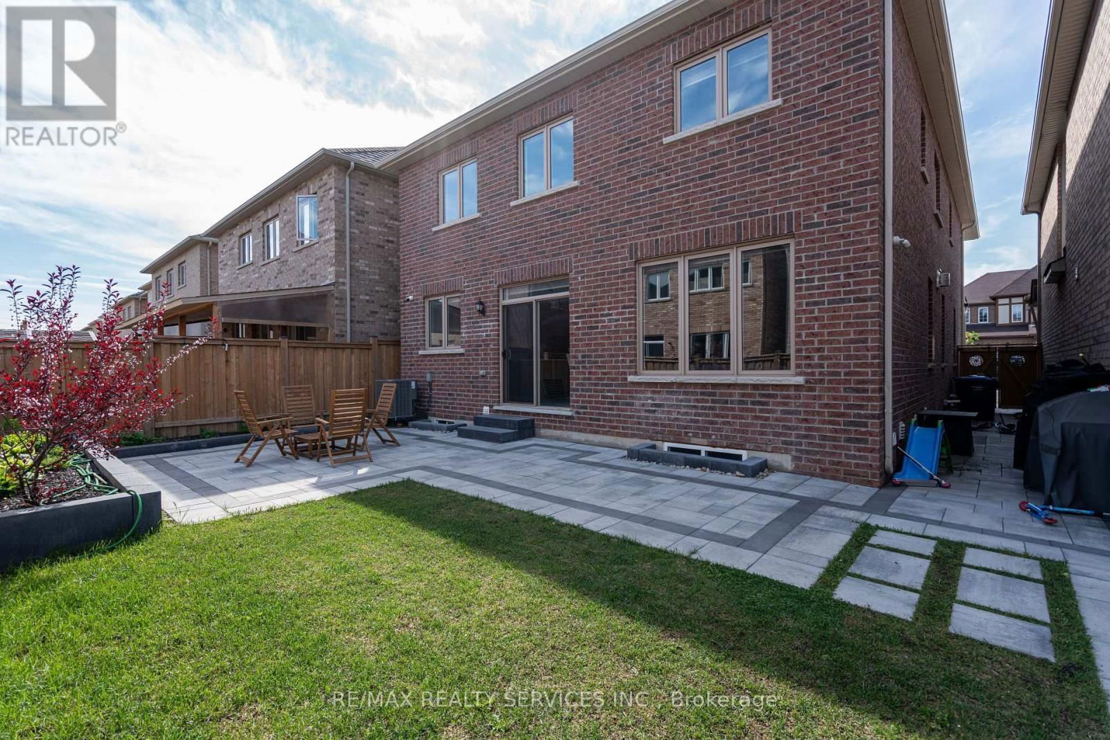 105 BENHURST CRESCENT Image 48