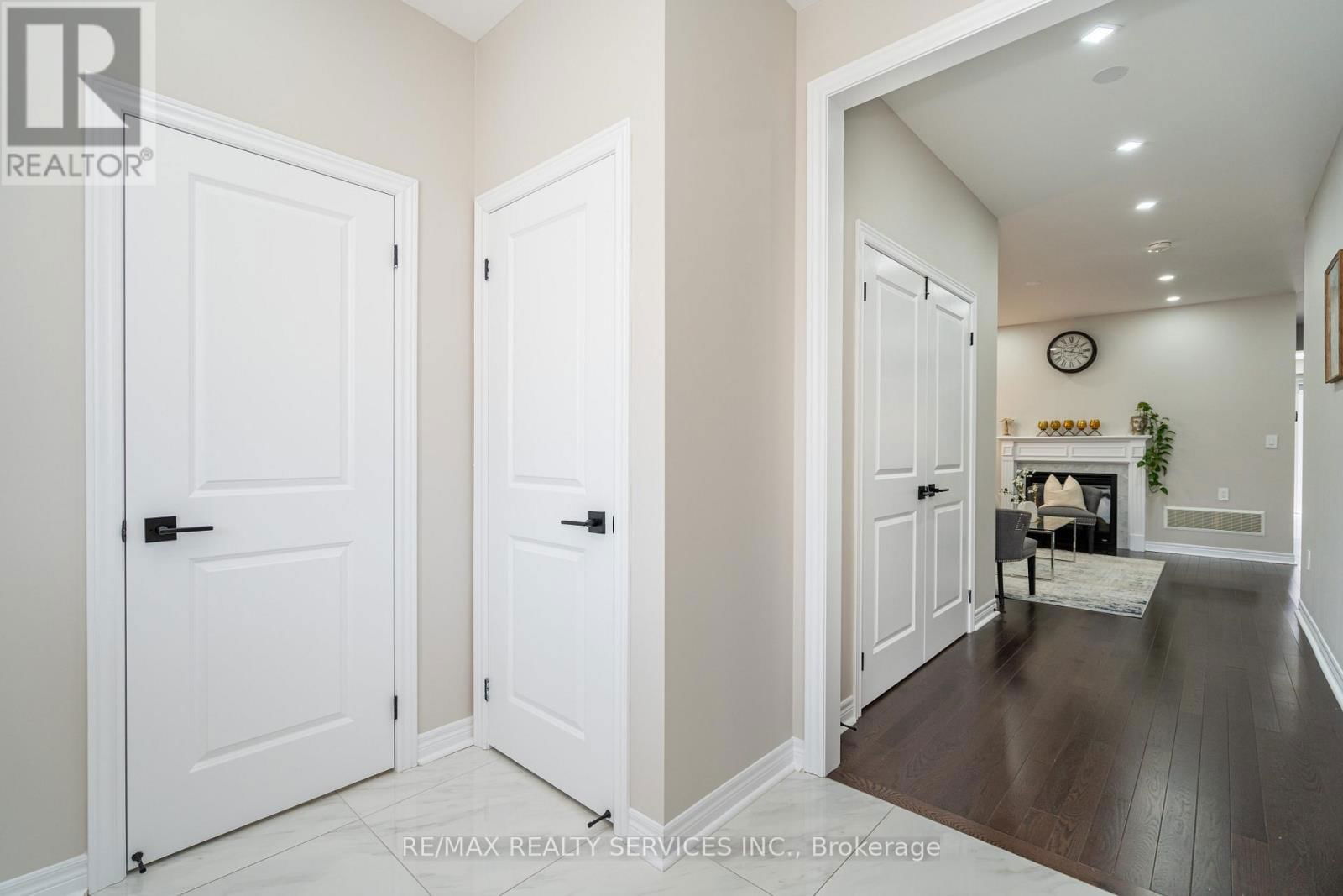 105 BENHURST CRESCENT Image 7
