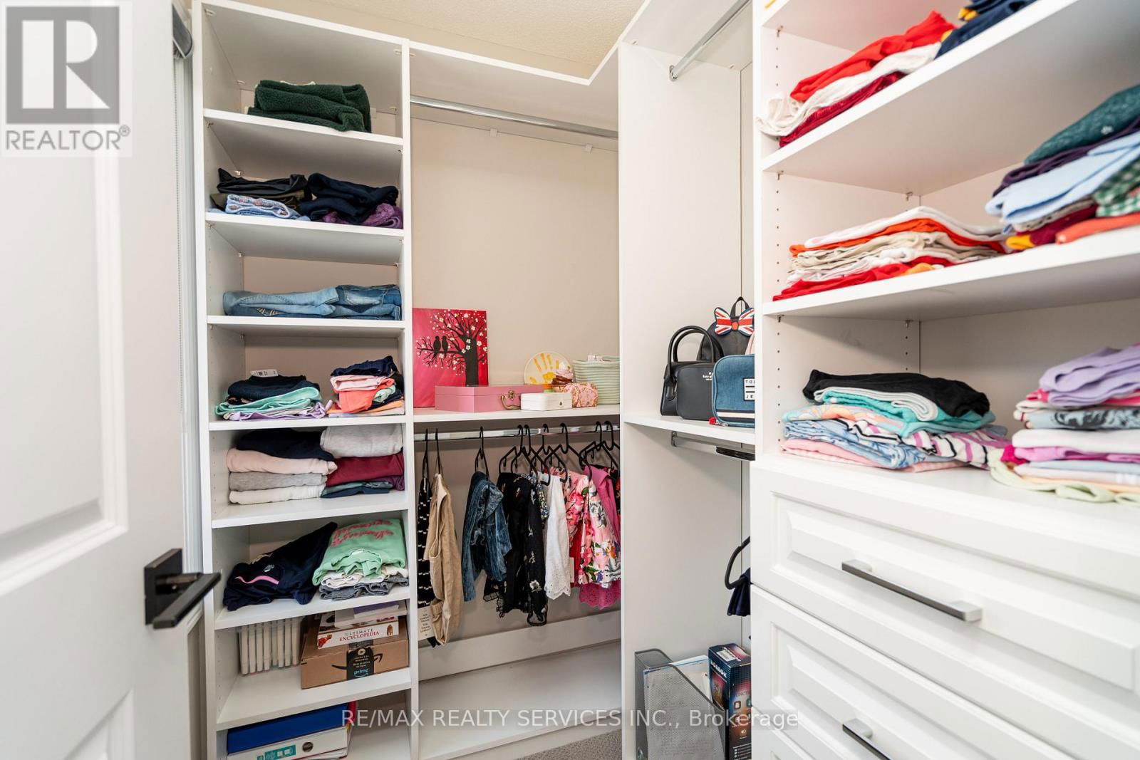 109 BENHURST CRESCENT Image 32