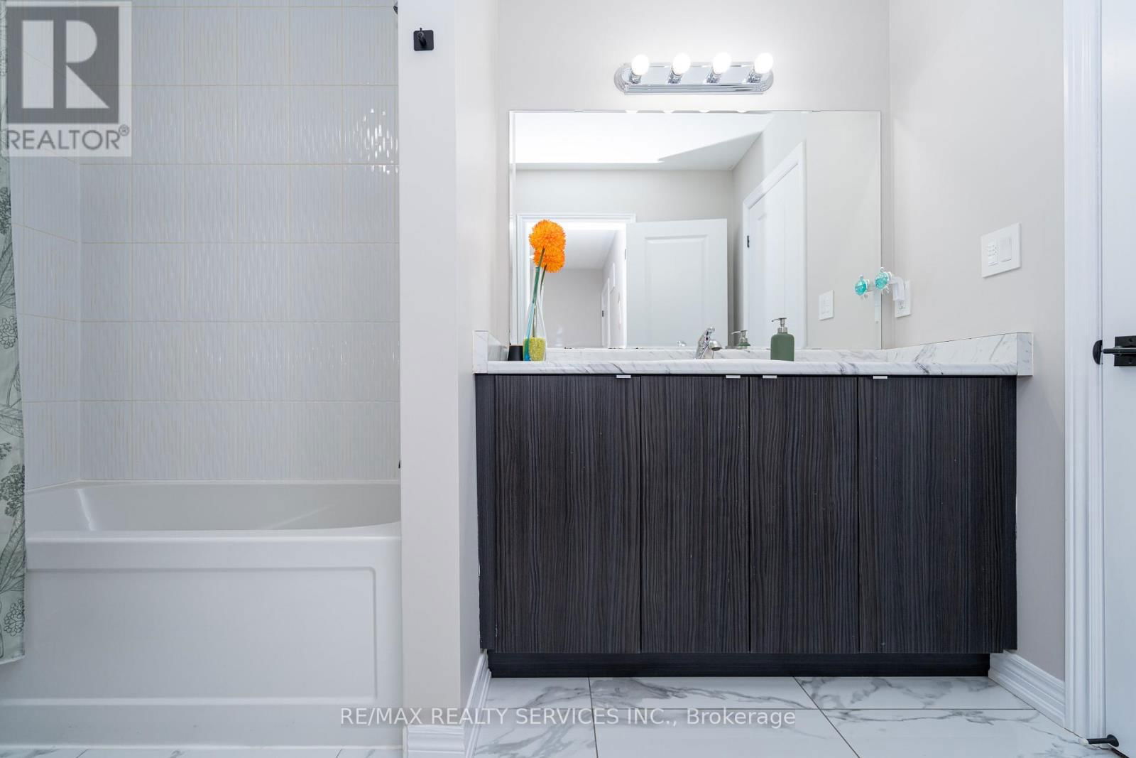 109 BENHURST CRESCENT Image 33