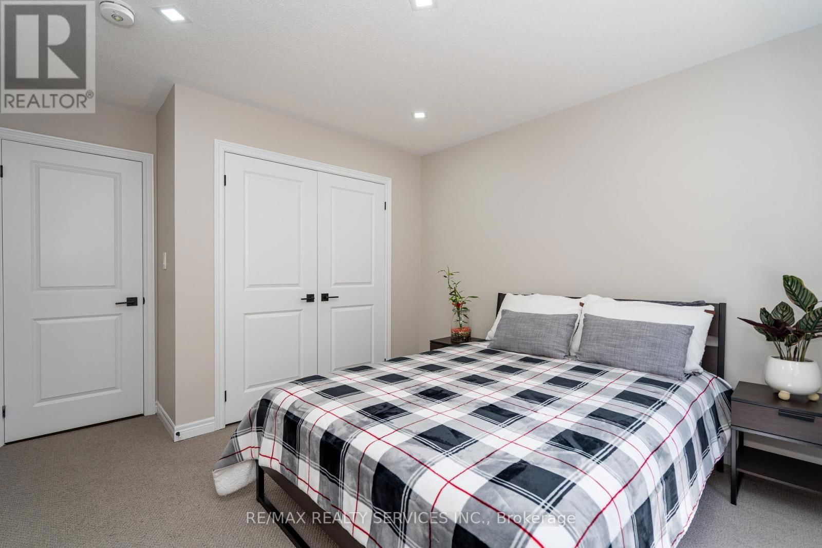 109 BENHURST CRESCENT Image 35